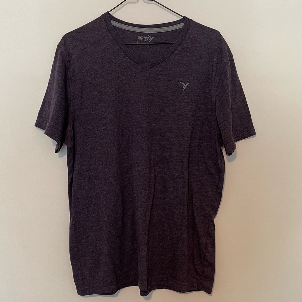 Active Old Navy Mens Large V-Neck Shirt!